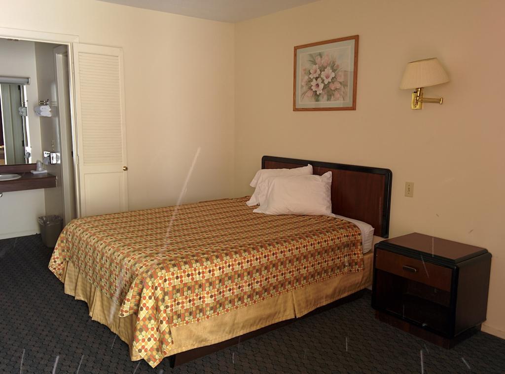 Economy Inn Toledo-Perrysburg Zewnętrze zdjęcie